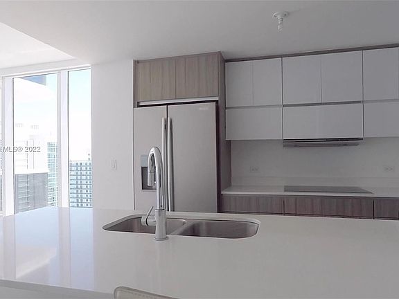 5th image of 600 NE 27th St APT 2705