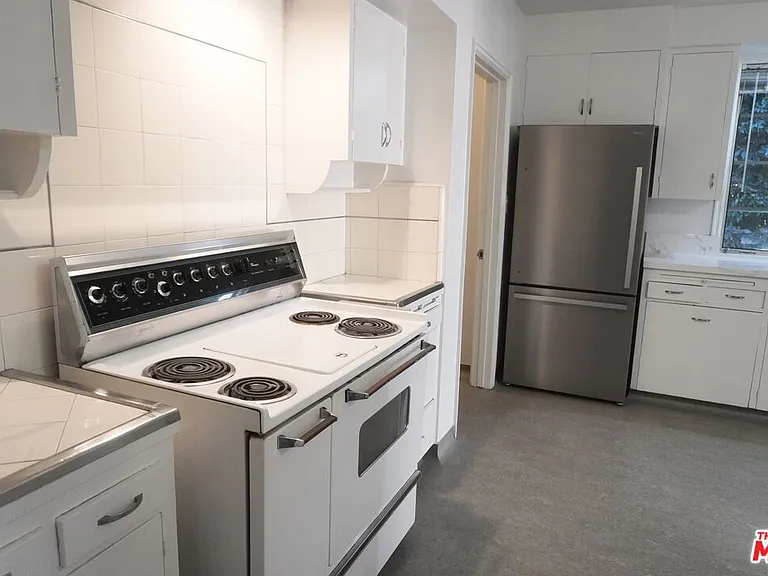 951 Masselin Ave — Photo 13