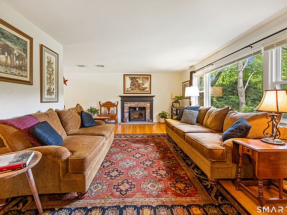 3rd image of 44 Williamsburg Drive
