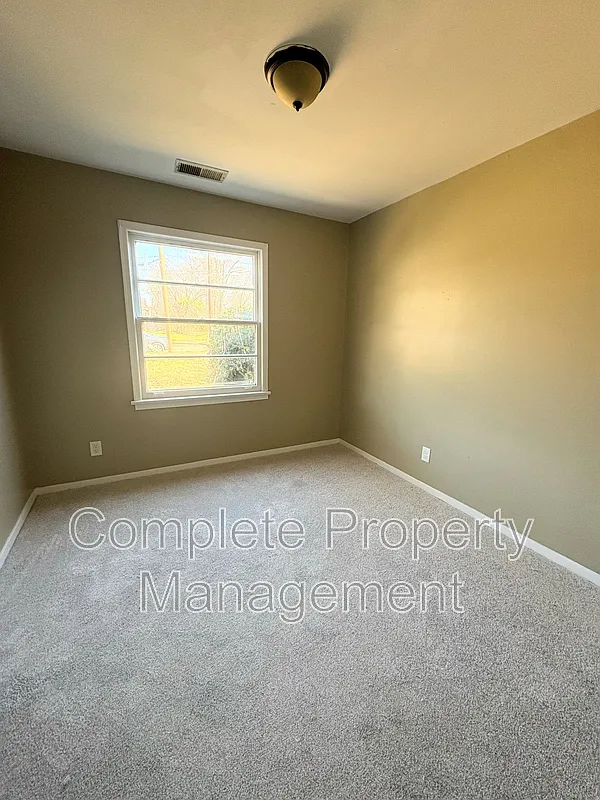3 bed, 2.0 bath, 2076 sqft, $1,150 — Photo 4