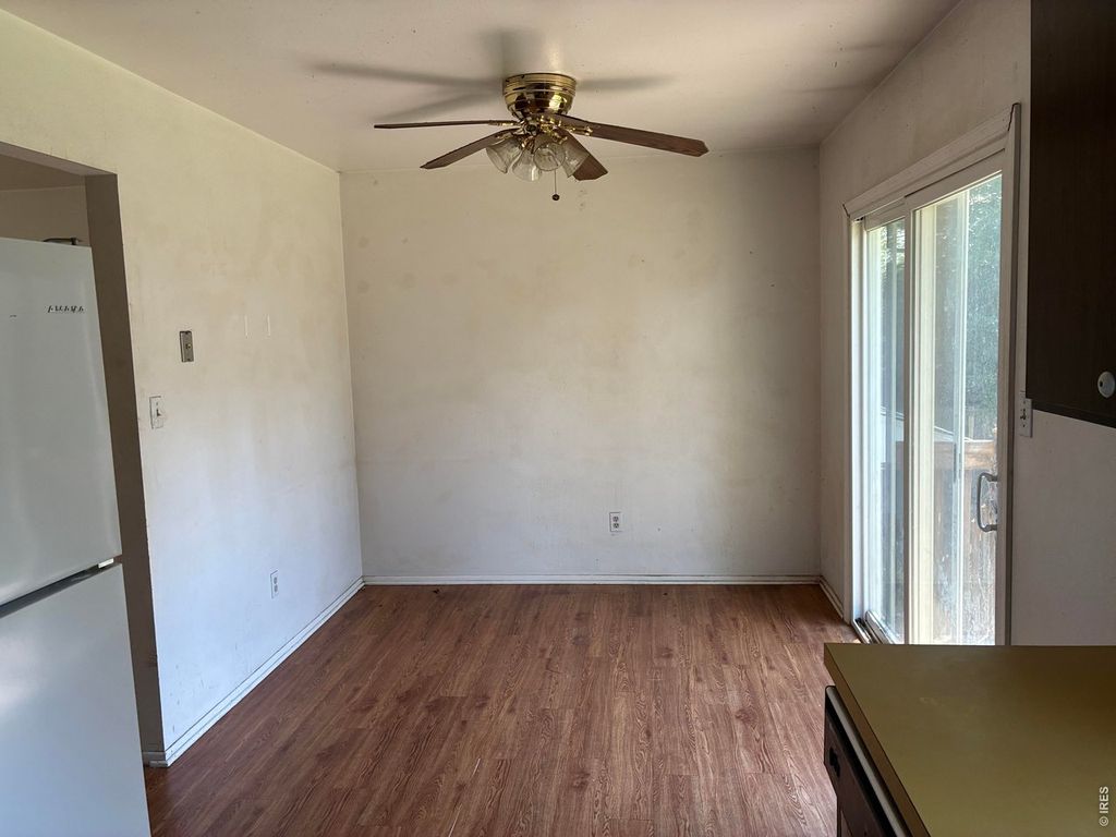 1213 Village Ln