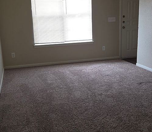 5th image of 3204 Hereford Ln #D