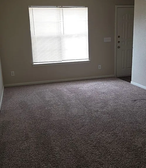 3204 Hereford Ln — Photo 4