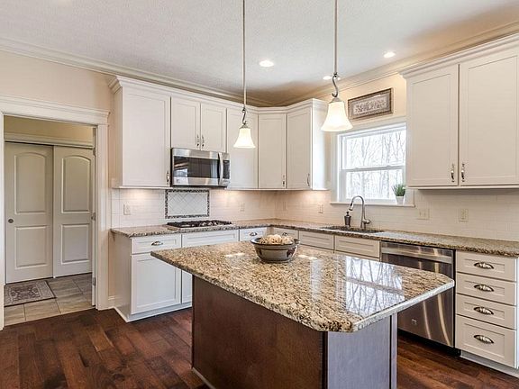 4th image of 1023 Heritage St