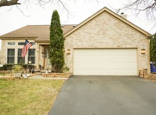 127 Tay River Dr, Carpentersville, IL 60110