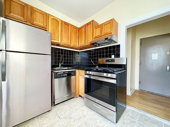 4th image of 550 W 183rd St Unit 52