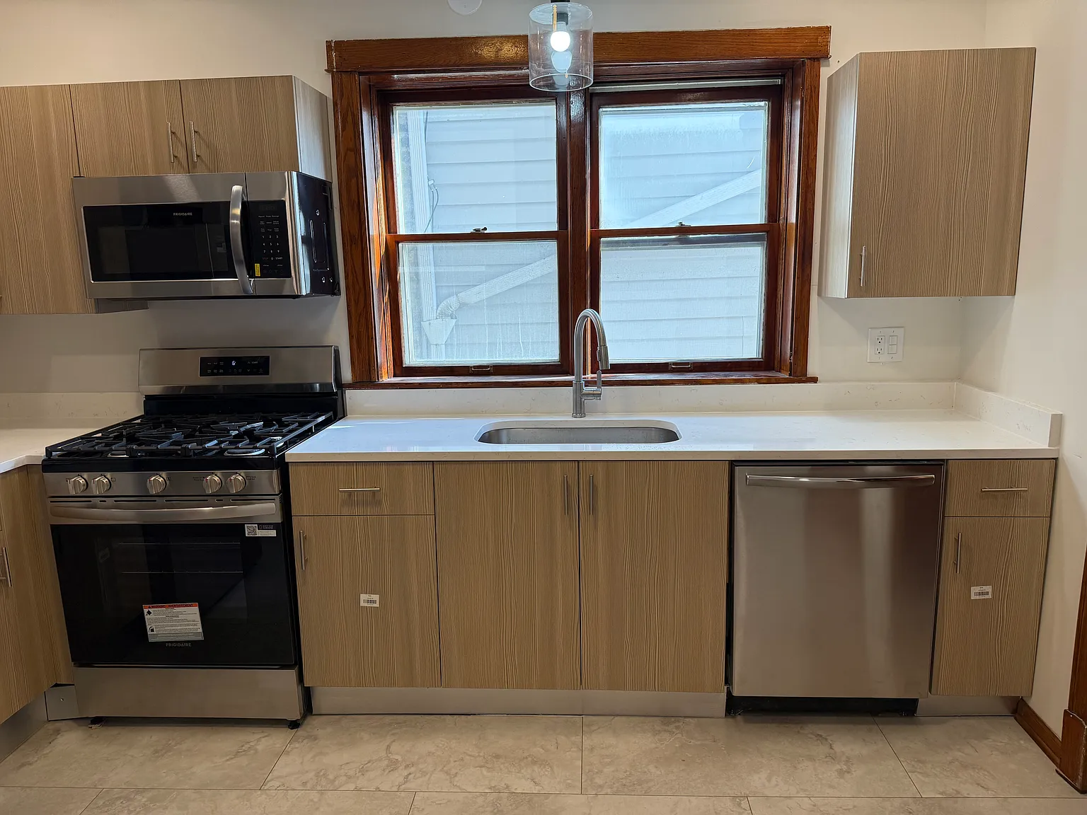 3 bed, 1200 sqft, $1,700 — Photo 3