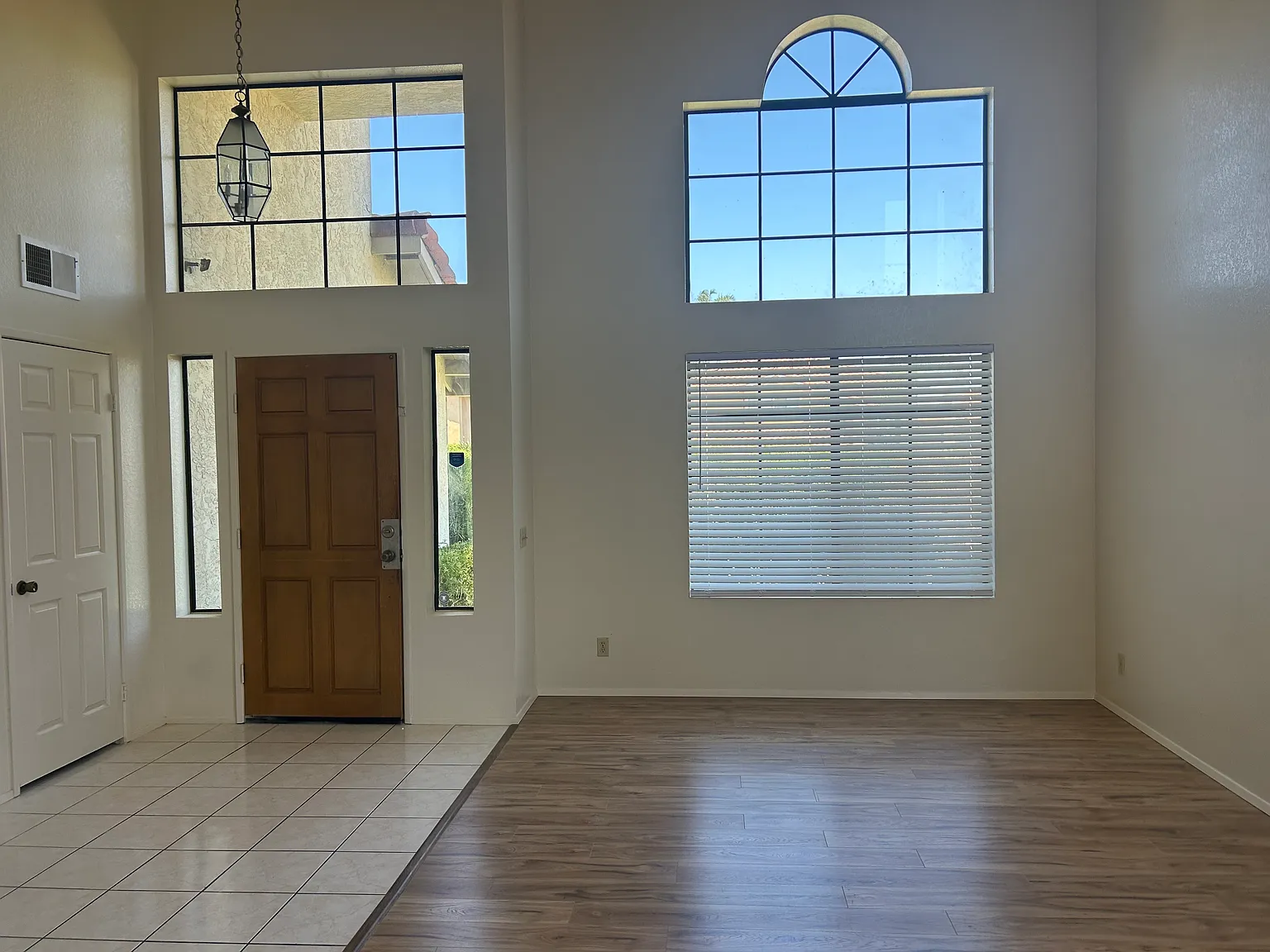4 bed, 2.5 bath, 2200 sqft, $4,595 — Photo 4