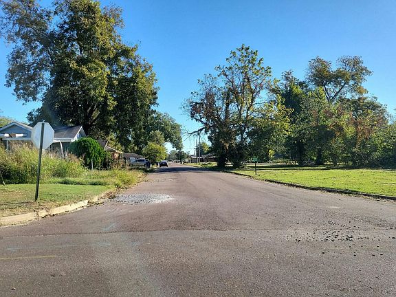 5th image of 1322 Lyon Ave