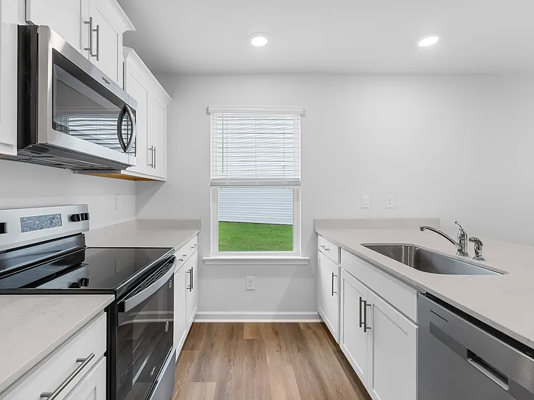 5150 Hyrule Dr — Photo 6