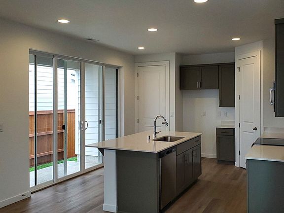 4th image of 505 SW Eaton Blvd