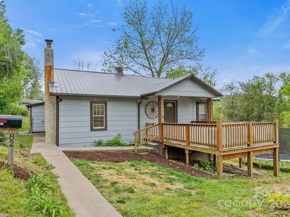82 Lincoln Park Rd, Burnsville, NC 28714