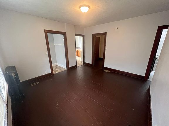 4th image of 1115 East Ave