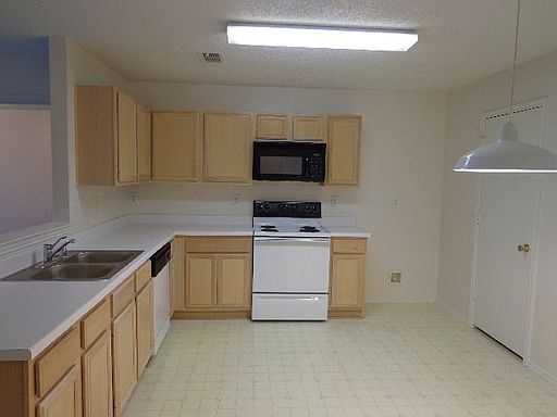 4th image of 205 Crystalwood Dr