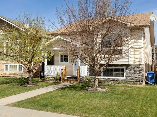 10 S Hawthorne Way, Penhold, AB T0M 1R0