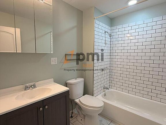 5th image of 422 Hoyt St Floor 1
