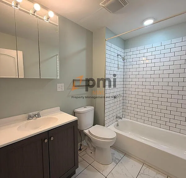 422 Hoyt St #1 — Photo 4