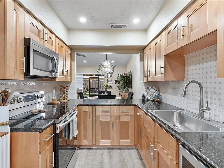 1581 NW 98th Way #1581 — Photo 22