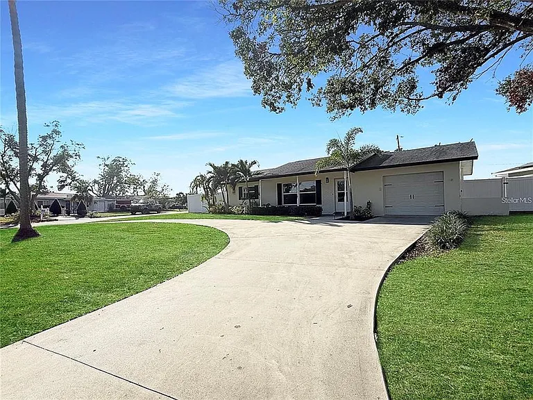 8802 109th Ln — Photo 2