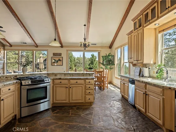 27920 Matterhorn Dr, Lake Arrowhead, CA 92352