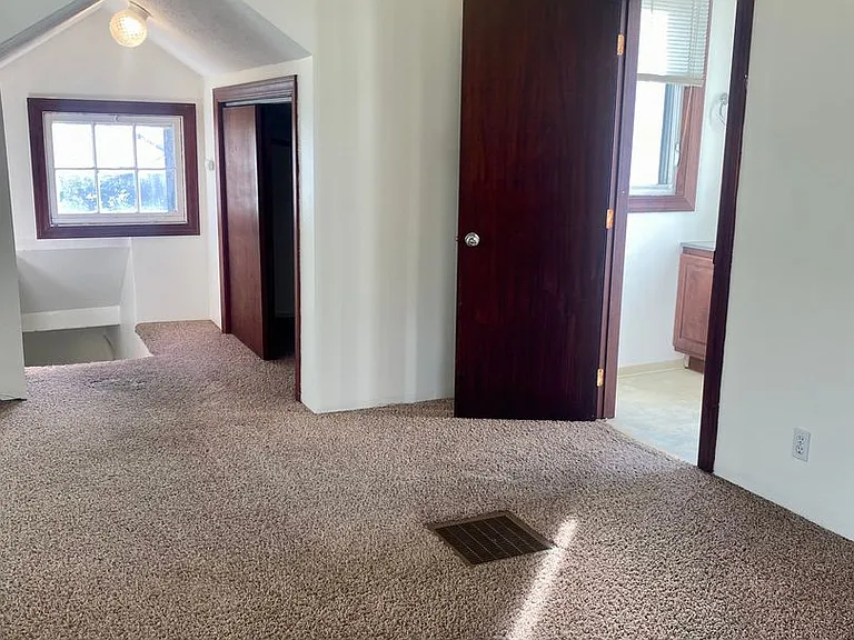 814 E 10th Ave — Photo 11