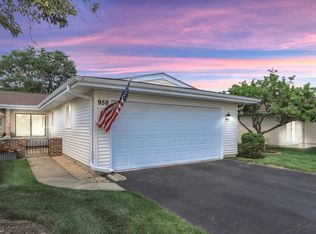 958 Chelsea Ln, Schaumburg, IL 60193