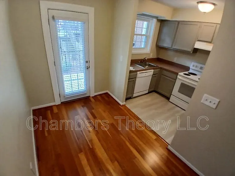 2501D S Walter Reed Dr #D — Photo 4