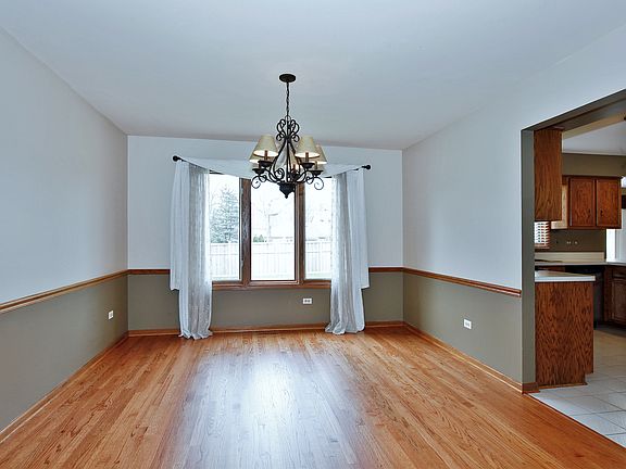 3rd image of 16710 Chaucer Dr