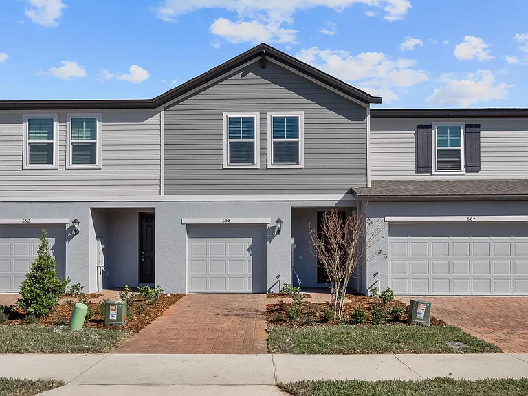 658 Legacy Loop — Photo 1