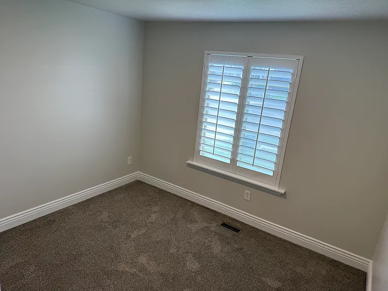 587 N Hills Ct — Photo 19