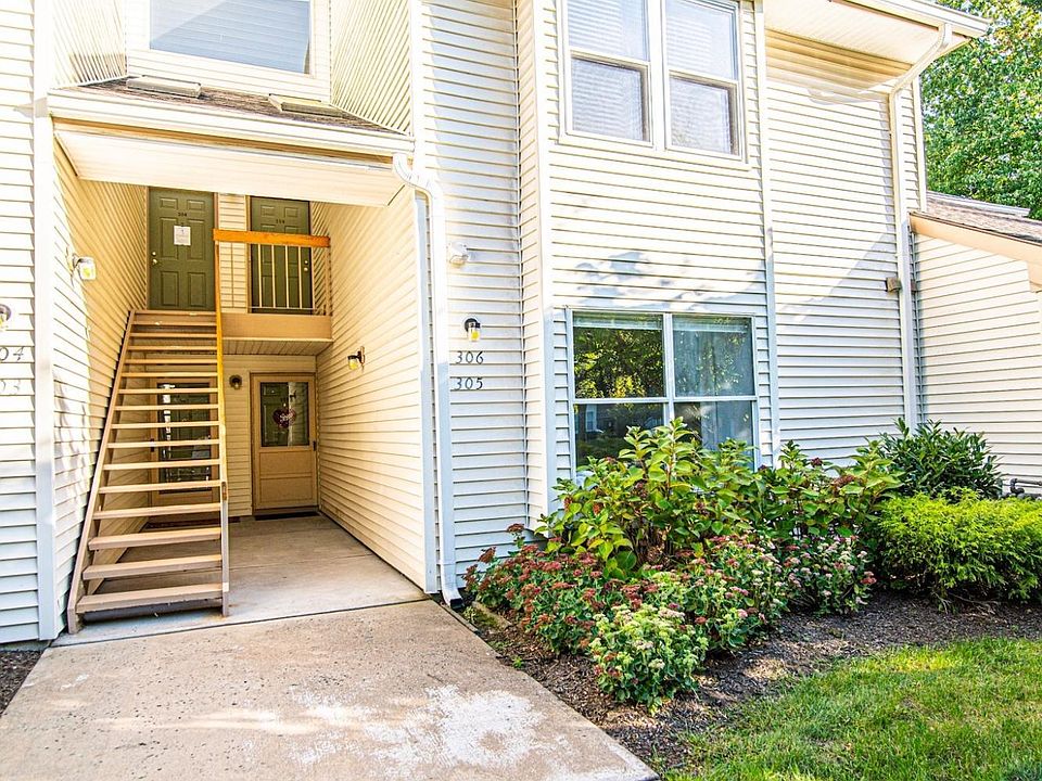 1st image of 305 Sunshine Cir