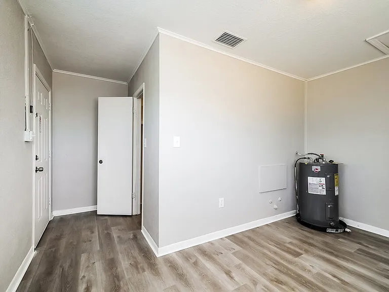 1033 Campbell Ave — Photo 18