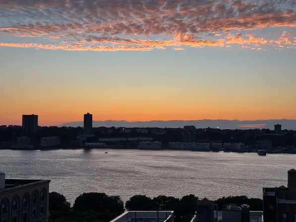 789 West End Avenue image 3 of 16