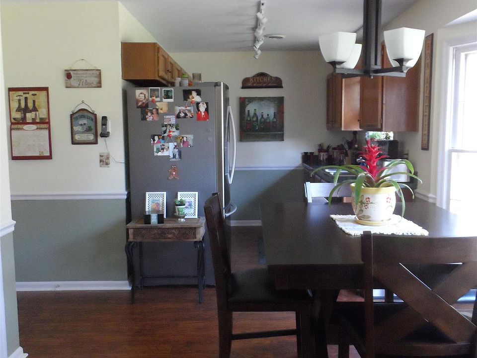 2nd image of 208 Jennette Pl