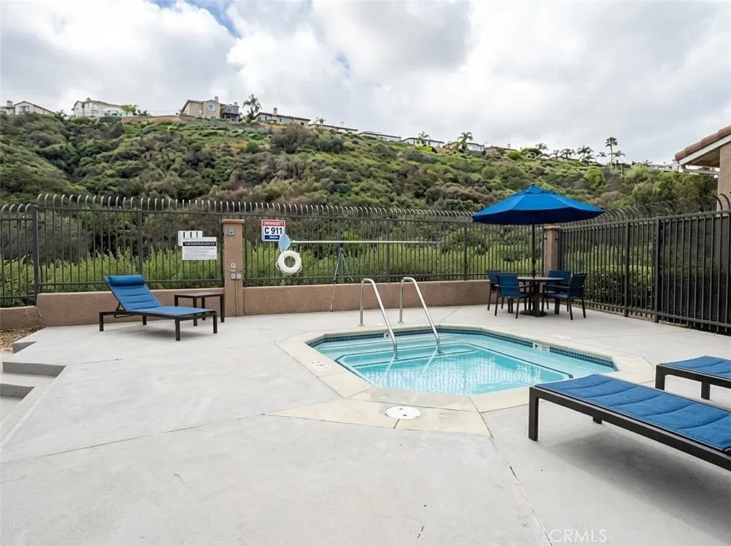 2 bed, 915 sqft, $2,675 — Photo 4