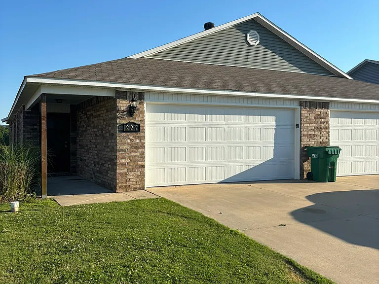 227 E Anabranch Ct — Photo 1