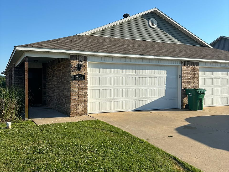 1st image of 227 E Anabranch Ct