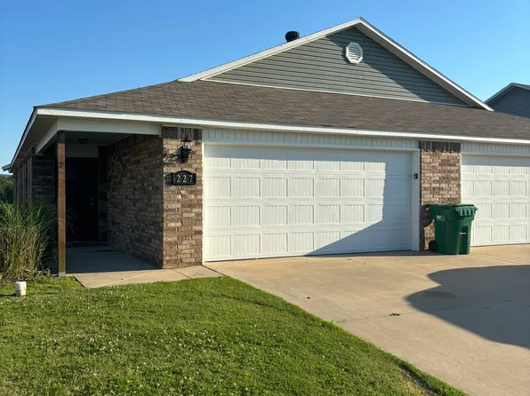 227 E Anabranch Ct, Farmington, AR 72730