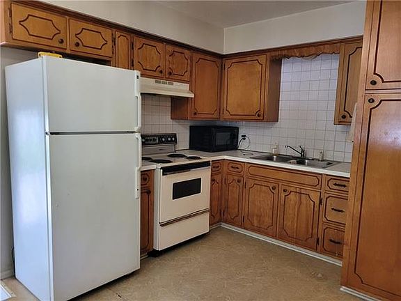 3rd image of 11433-35 E 27th Ter S