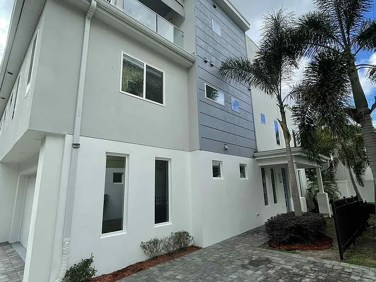 521 Peachtree Rd — Photo 1