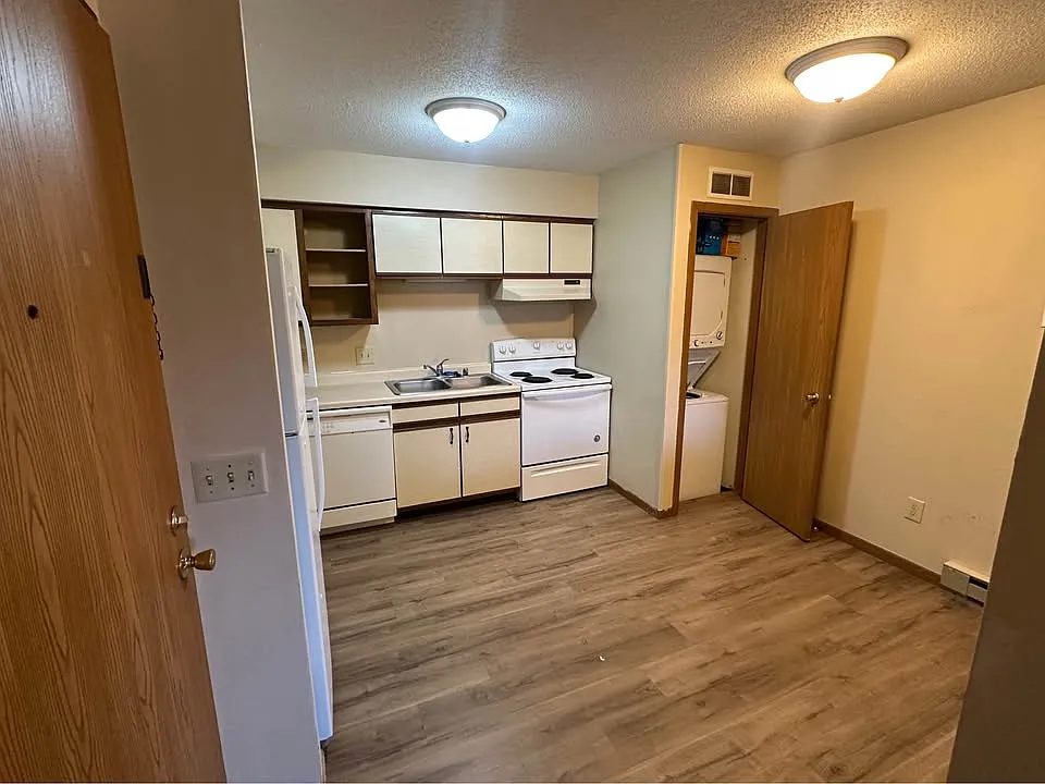 2204 Hanley Rd — Photo 3