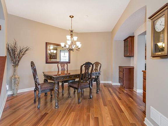 4th image of 3275 Millbrook Cir
