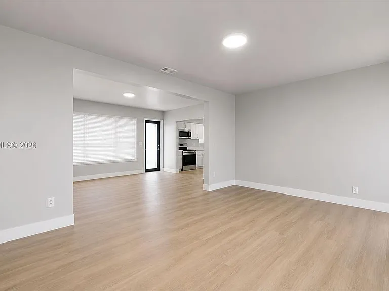 101 W 11th St #8 — Photo 15