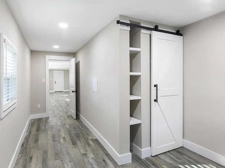 1/1 Bedroom - Closet