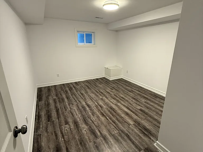 68 Knighton Dr #BASEMENT — Photo 9