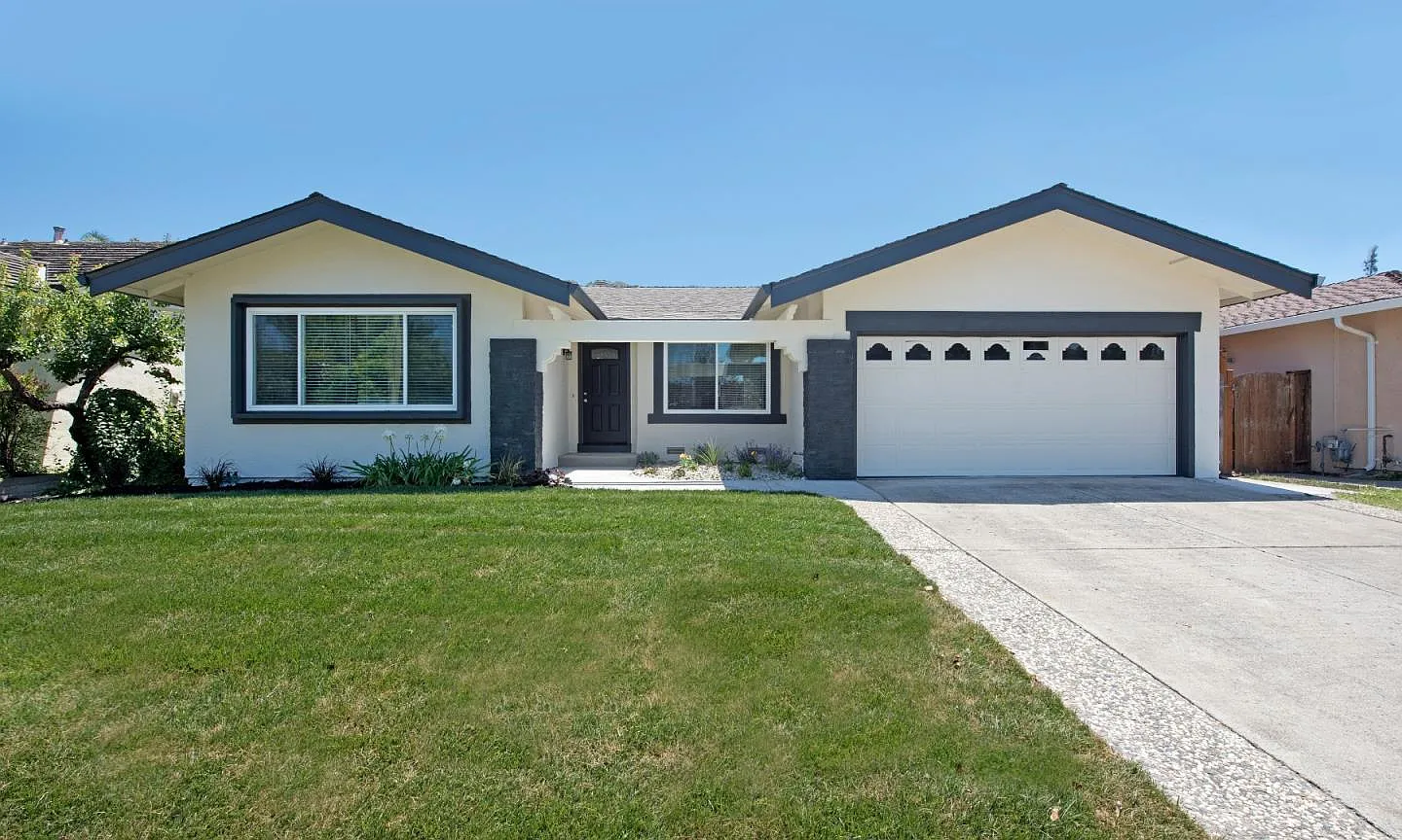 538 Elvis Dr photo 1