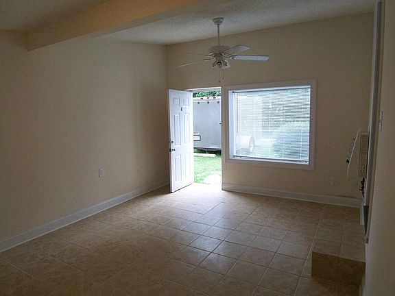 4th image of 503 E 3rd St APT 4