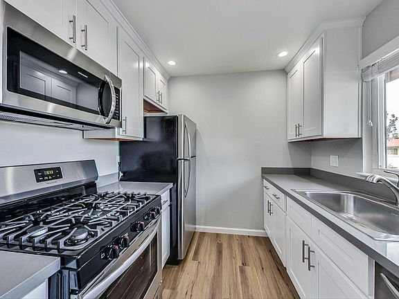 2nd image of 300 Franciscan Ct Unit 19