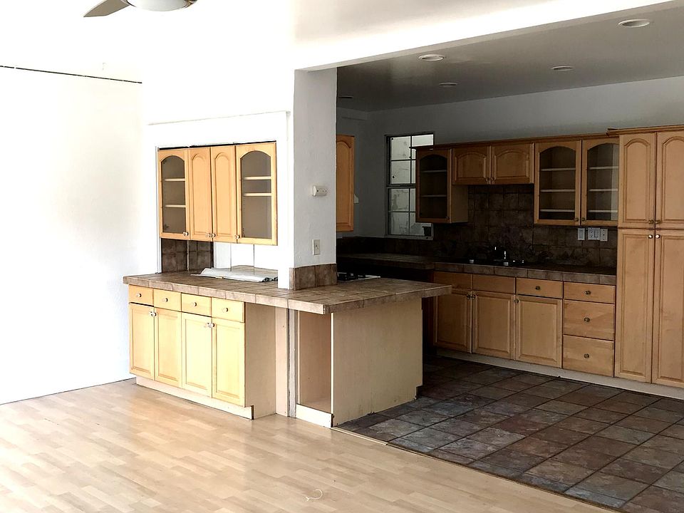 2nd image of 412 1/2 University Ave APT 2