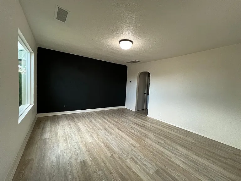 1110 W Grand Ave — Photo 6